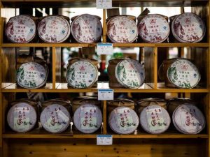 Pu-erh tea cakes and loose leaf